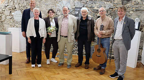 Über hundert Gäste bei Vernissage „Ganz schön unverzweckt“ in der Galerie Wolfstein